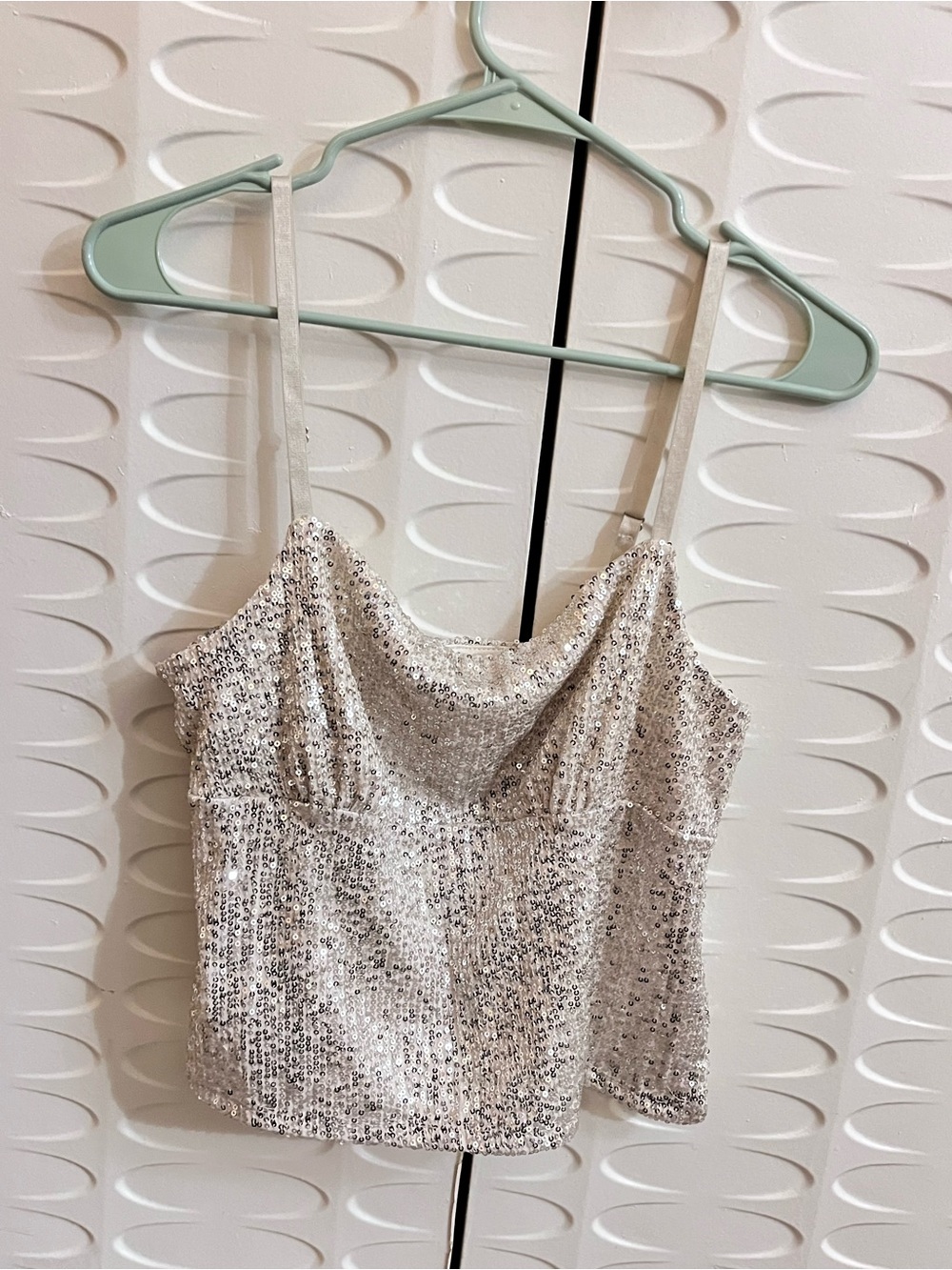 No Boundaries Women’s M 8/10 Silver Sequin Cropped Tank Top